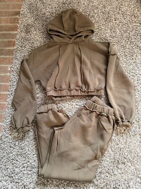 DEVON WINDSOR Rowan Hoodie & Joggers Set Size Medium Olive Green